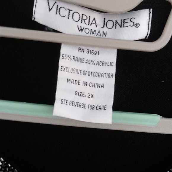 Victoria jones top and sweater built in size 2 x - Picture 2 of 4